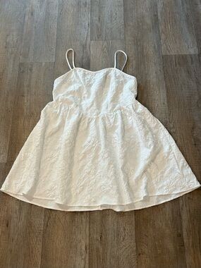 White Floral Babydoll Mini Dress with Adjustable Straps. Size: 1X